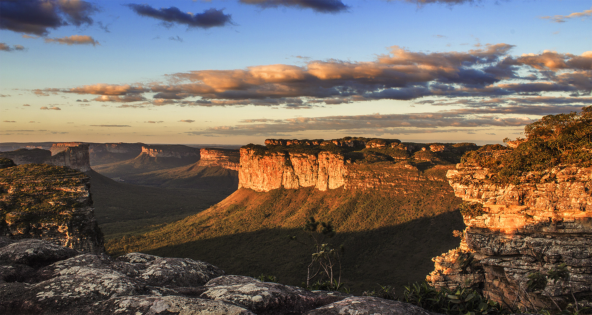 Vista aérea do Morro do Pai Inácio, Parque Nacional da Chapada Diamantina,  no Brasil. Planeta fantástico do Canyon, Banco de Video - Envato Elements